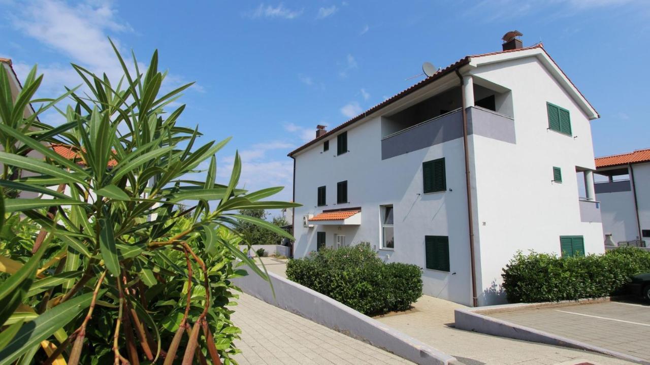 Apartments Vabec Malinska Exterior photo