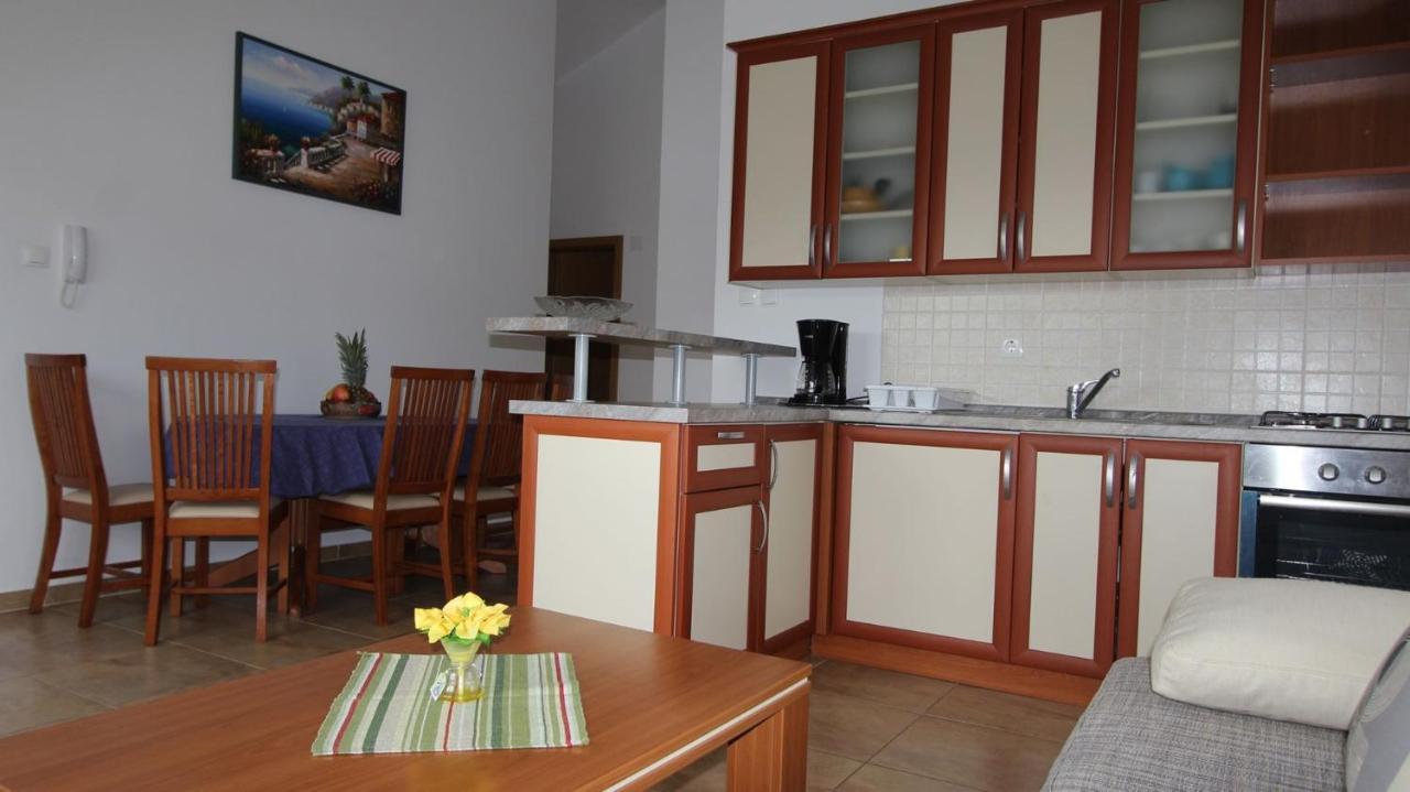 Apartments Vabec Malinska Exterior photo