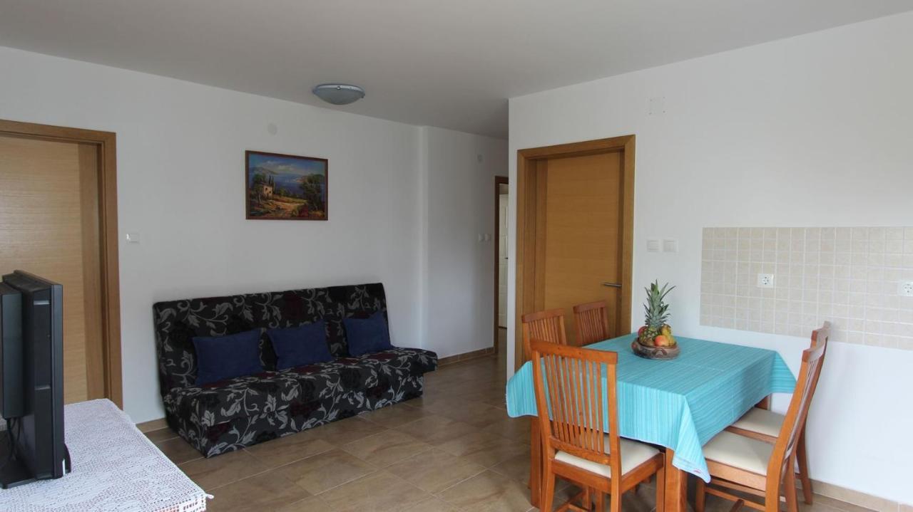 Apartments Vabec Malinska Exterior photo