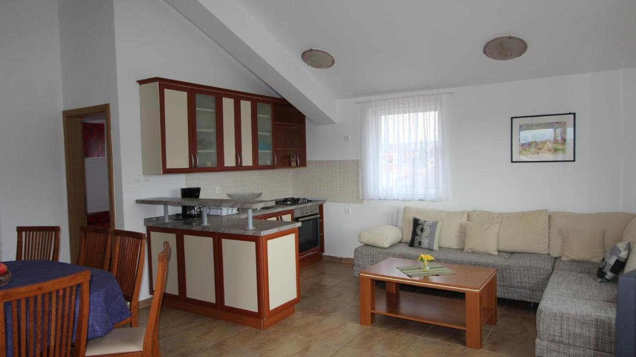 Apartments Vabec Malinska Exterior photo