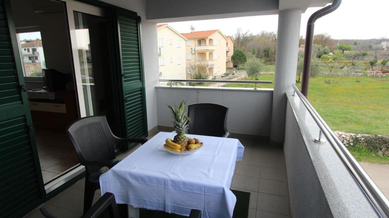 Apartments Vabec Malinska Exterior photo